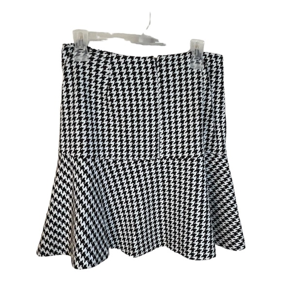 A houndstooth skirt by 89th & Madison in a size 8 - Picture 6 of 6